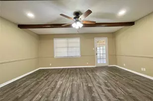 241 Crestwood St, Clute, TX 77531 - Photo 10