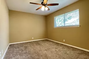 241 Crestwood St, Clute, TX 77531 - Photo 4
