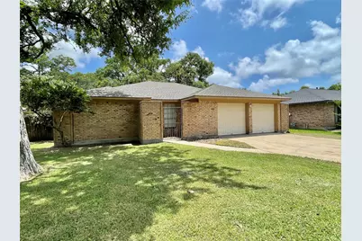 241 Crestwood Street, Clute, TX 77531 - Photo 2