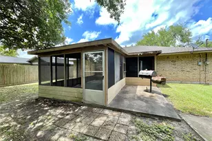 241 Crestwood St, Clute, TX 77531 - Photo 16