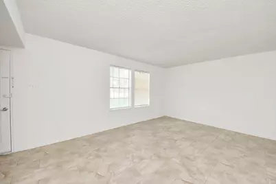 10372 Hammerly Boulevard #25, Houston, TX 77043 - Photo 6