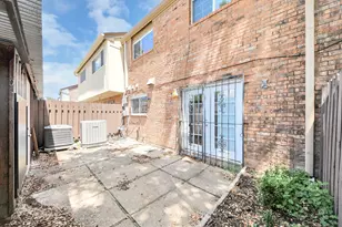 10372 Hammerly Blvd, Houston, TX 77043 - Photo 34