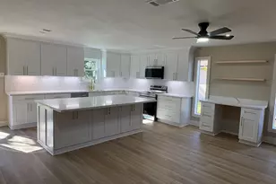 136 Talisman St, Lake Jackson, TX 77566 - Photo 4