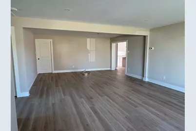 136 Talisman Street, Lake Jackson, TX 77566 - Photo 2