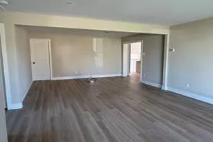 136 Talisman St, Lake Jackson, TX 77566 - Photo 2