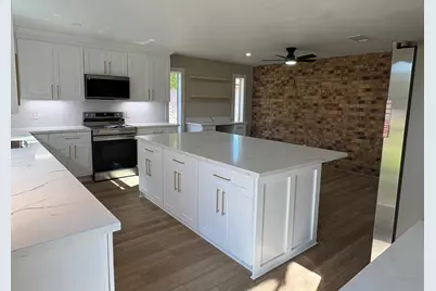 136 Talisman Street, Lake Jackson, TX 77566 - Photo 6