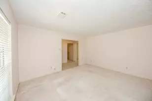 13211 Rosstown Dr, Sugar Land, TX 77478 - Photo 8