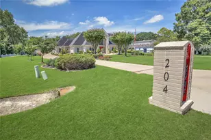 204 Oak Dr, Friendswood, TX 77546 - Photo 4
