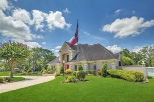 204 Oak Dr, Friendswood, TX 77546 - Photo 2