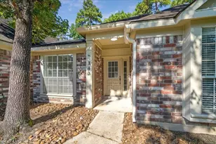 143 W Village Knoll Cir, The Woodlands, TX 77381 - Photo 2