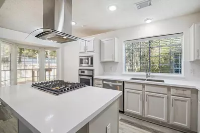143 W Village Knoll Circle, The Woodlands, TX 77381 - Photo 10