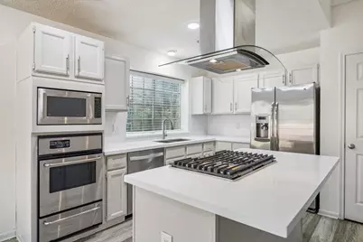 143 W Village Knoll Circle, The Woodlands, TX 77381 - Photo 12