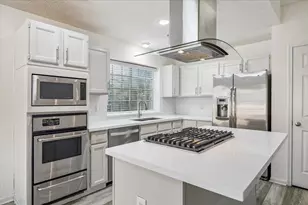 143 W Village Knoll Cir, The Woodlands, TX 77381 - Photo 12