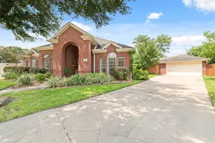 102 Barrington Pointe Ct, League City, TX 77573 - Photo 4