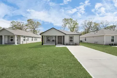 807 Jefferson Ave, Cleveland, TX 77327 - Photo 2