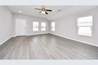 807 Jefferson Ave, Cleveland, TX 77327 - Photo 8