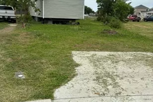 115 Gulls Cut St, Baytown, TX 77523 - Photo 2
