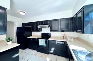 9901 Sharpcrest St, Houston, TX 77036 - Photo 4