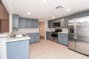 14418 Royal Hill Dr, Houston, TX 77083 - Photo 12