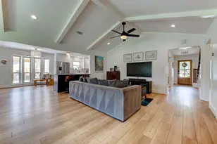 2406 Blue Water Ln, Houston, TX 77018 - Photo 8