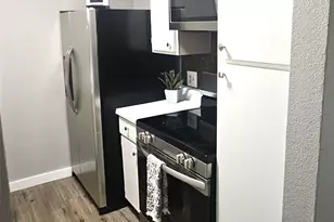 3025 Walnut Bend, Houston, TX 77042 - Photo 4