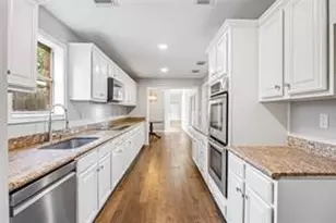 9806 Tanager Ln, Conroe, TX 77385 - Photo 18
