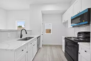 9007 Hilda St, Houston, TX 77033 - Photo 4