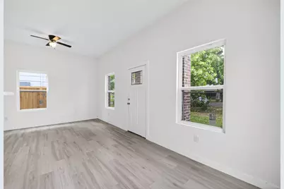 9007 Hilda Street, Houston, TX 77033 - Photo 2