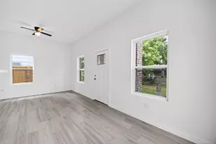 9007 Hilda St, Houston, TX 77033 - Photo 2