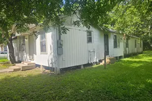 805 Texas St, Wharton, TX 77488 - Photo 2
