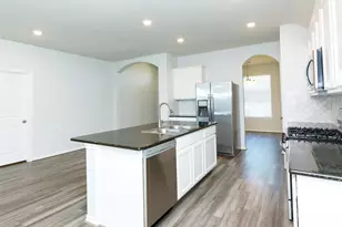6718 Coral Bells Ln, Dickinson, TX 77539 - Photo 4