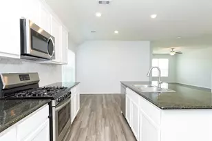 6718 Coral Bells Ln, Dickinson, TX 77539 - Photo 8