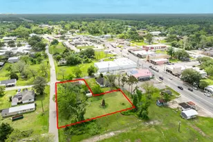 233 Hamilton St, West Columbia, TX 77486 - Photo 4