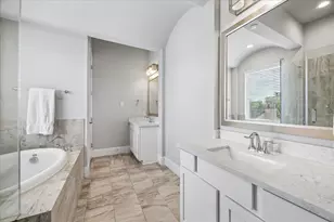 1702 Oak Leaf Pass Dr, Houston, TX 77055 - Photo 12