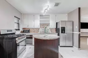 617 Burke Rd, Pasadena, TX 77506 - Photo 16