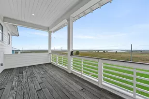 10818 Sweetwater Cove Blvd, Galveston, TX 77554 - Photo 16