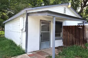 1272 Pecan St, Clute, TX 77531 - Photo 4