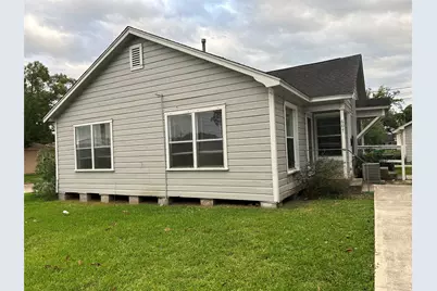 607 E Pearce Street, Baytown, TX 77520 - Photo 1