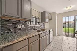 12811 Roandale Dr, Houston, TX 77048 - Photo 14