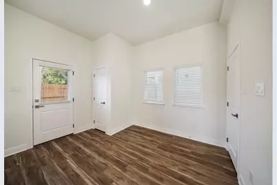 408 W Marlin St, Willis, TX 77378 - Photo 10