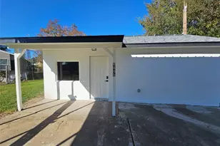 1305 Stowell St, Anahuac, TX 77514 - Photo 2