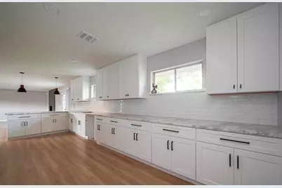 4800 Country Club View, Baytown, TX 77521 - Photo 16