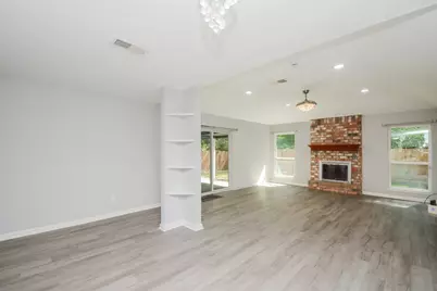 116 Oakmont Drive, Conroe, TX 77301 - Photo 4