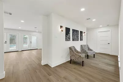 10710 Candlewood Drive, Houston, TX 77042 - Photo 2