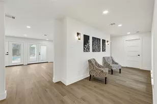 10710 Candlewood Dr, Houston, TX 77042 - Photo 2