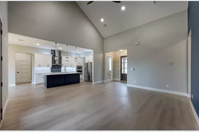 2421 Crosstimbers Street, Huntsville, TX 77320 - Photo 8