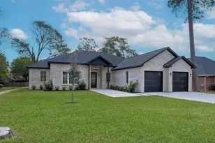 2421 Crosstimbers St, Huntsville, TX 77320 - Photo 2