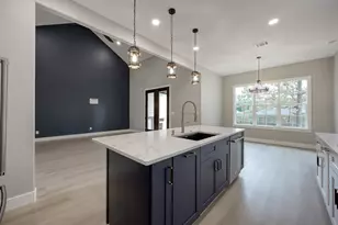 2421 Crosstimbers St, Huntsville, TX 77320 - Photo 18