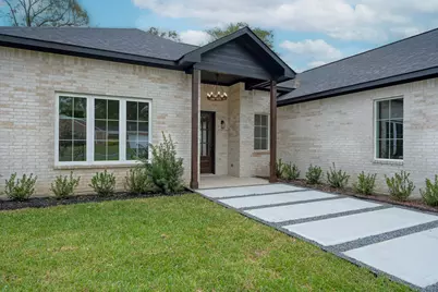 2421 Crosstimbers Street, Huntsville, TX 77320 - Photo 4