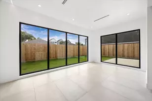 2218 Gostick St, Houston, TX 77008 - Photo 16